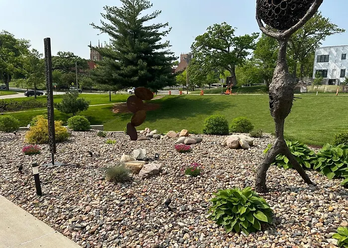 Historical Oscar Lofquist House In The Heart Of Des Moines